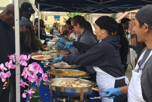 AUHS Gives an Early Thanksgiving Meal to the Homeless